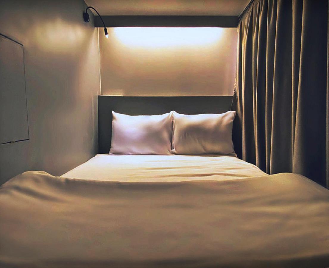 Capzule Bed Phuket Hostel Exterior photo