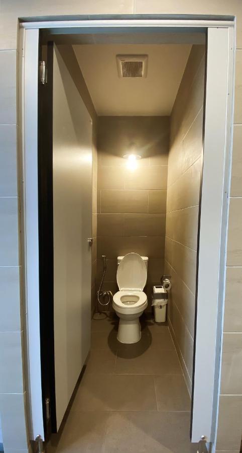 Capzule Bed Phuket Hostel Exterior photo