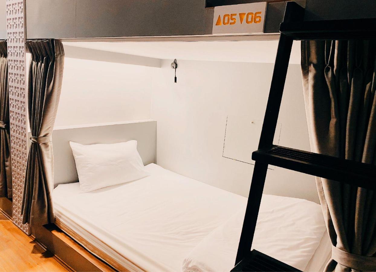 Capzule Bed Phuket Hostel Exterior photo