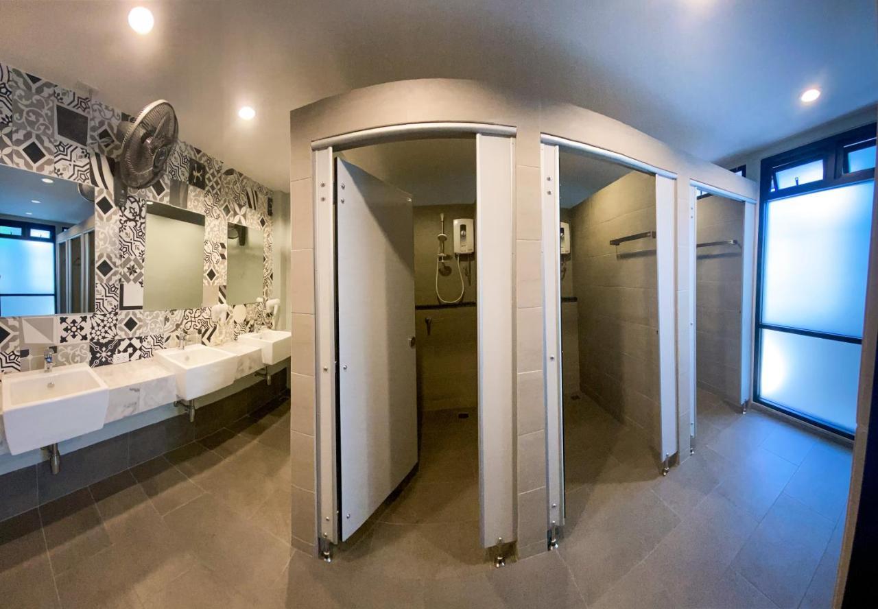 Capzule Bed Phuket Hostel Exterior photo