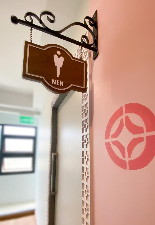Capzule Bed Phuket Hostel Exterior photo