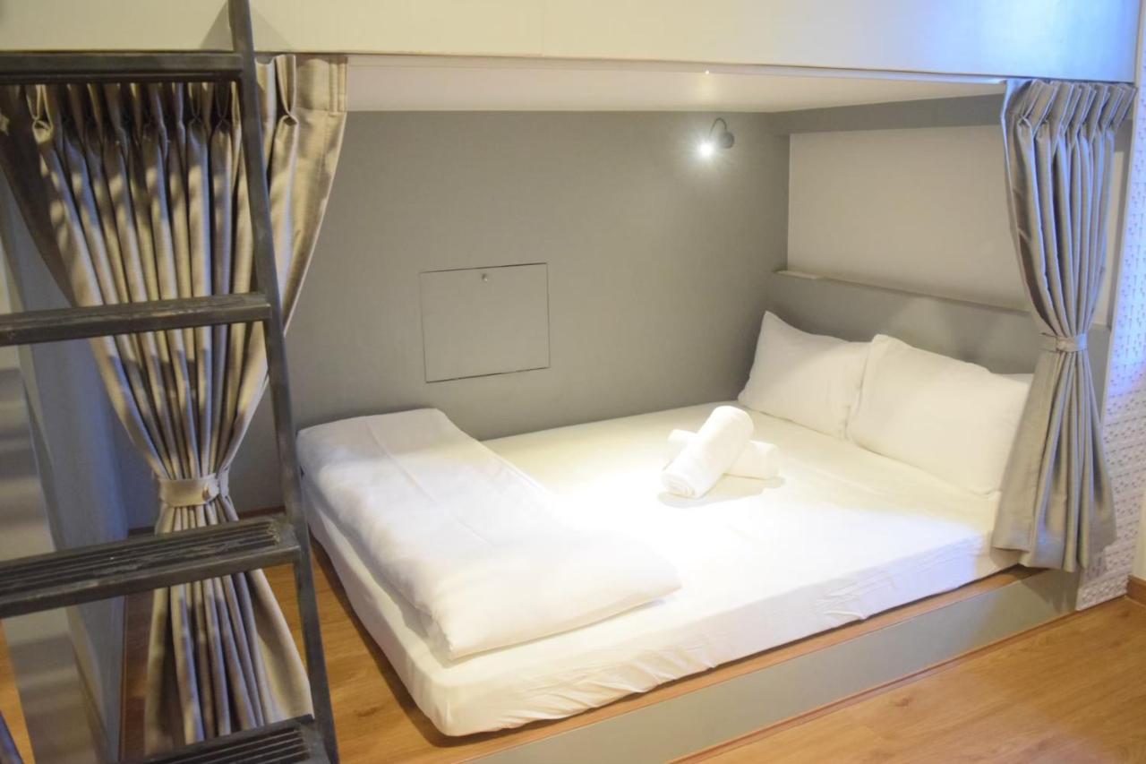 Capzule Bed Phuket Hostel Exterior photo